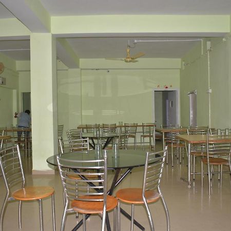 Hotel Diamond Plaza ราจกี ภายนอก รูปภาพ