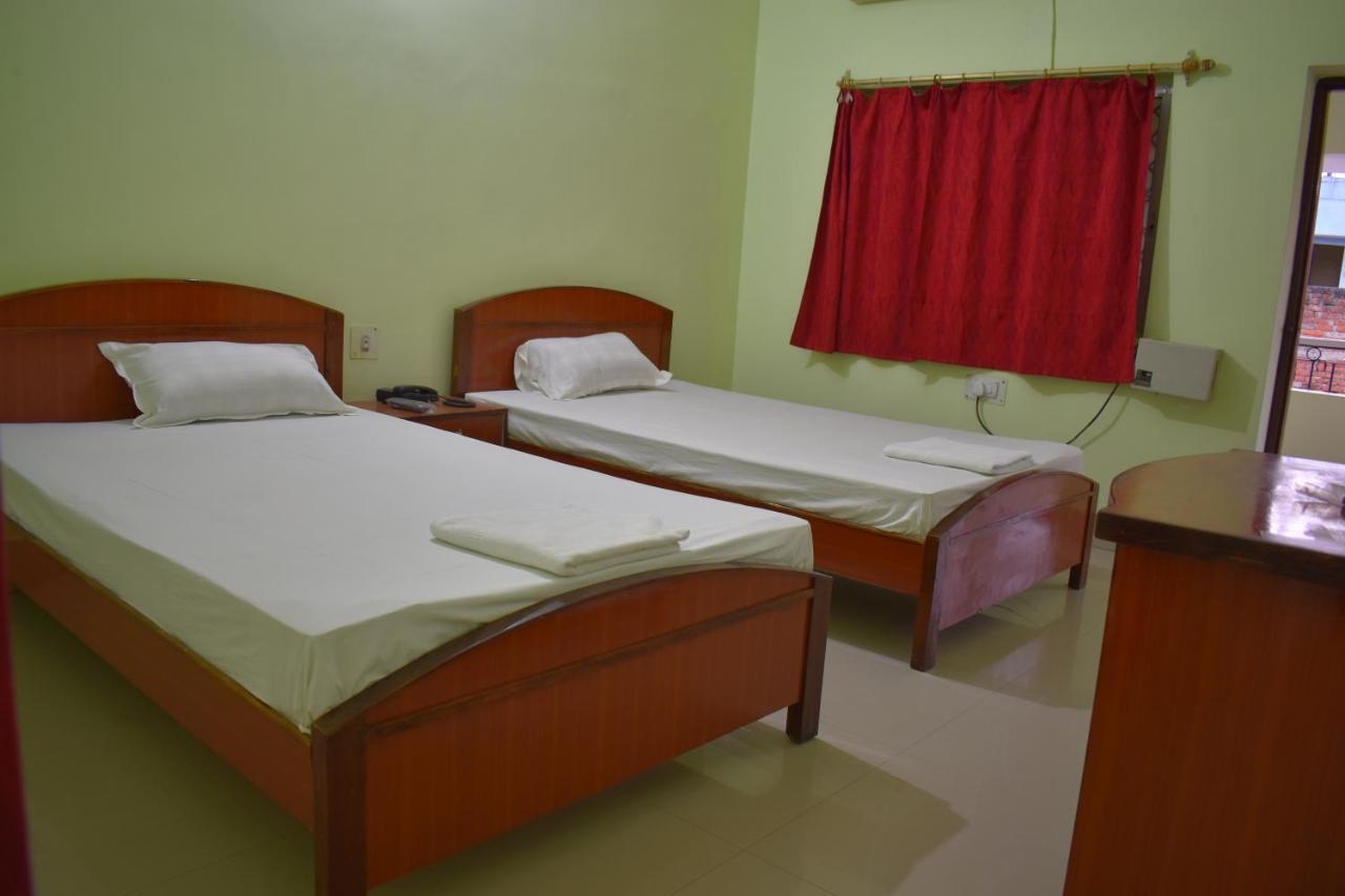 Hotel Diamond Plaza ราจกี ภายนอก รูปภาพ