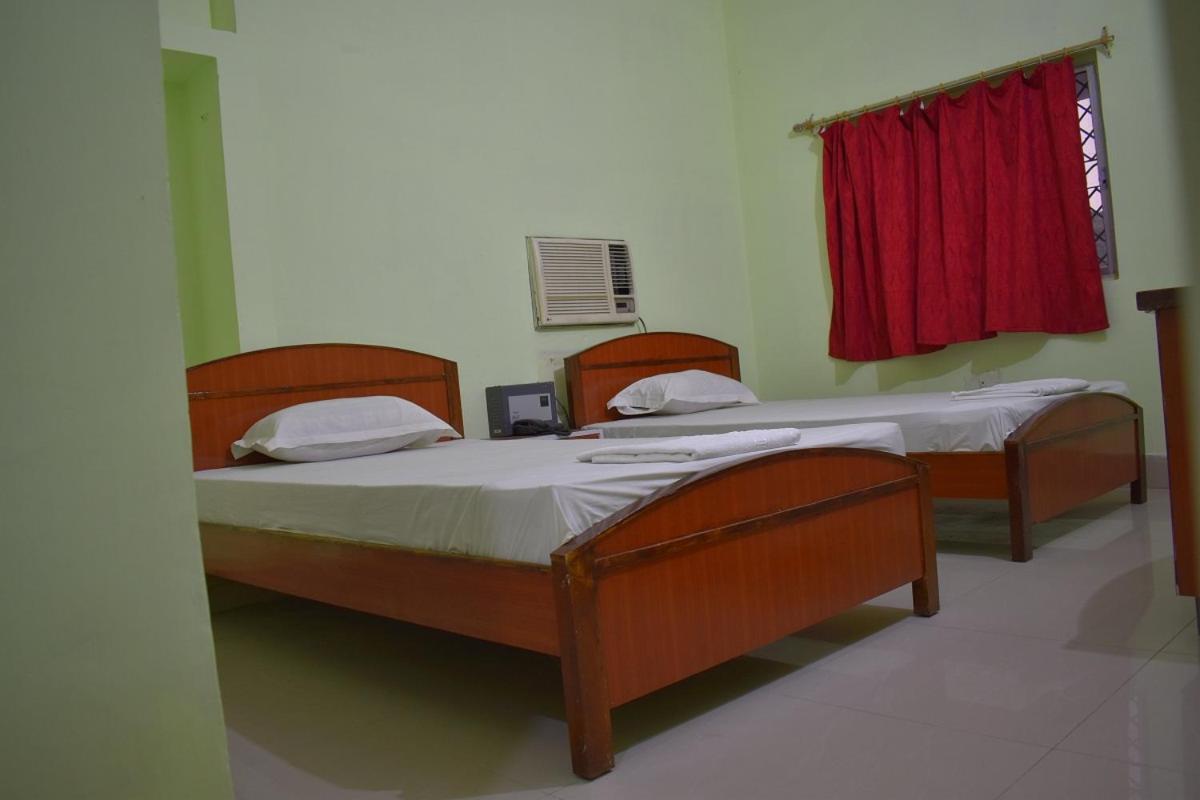 Hotel Diamond Plaza ราจกี ภายนอก รูปภาพ