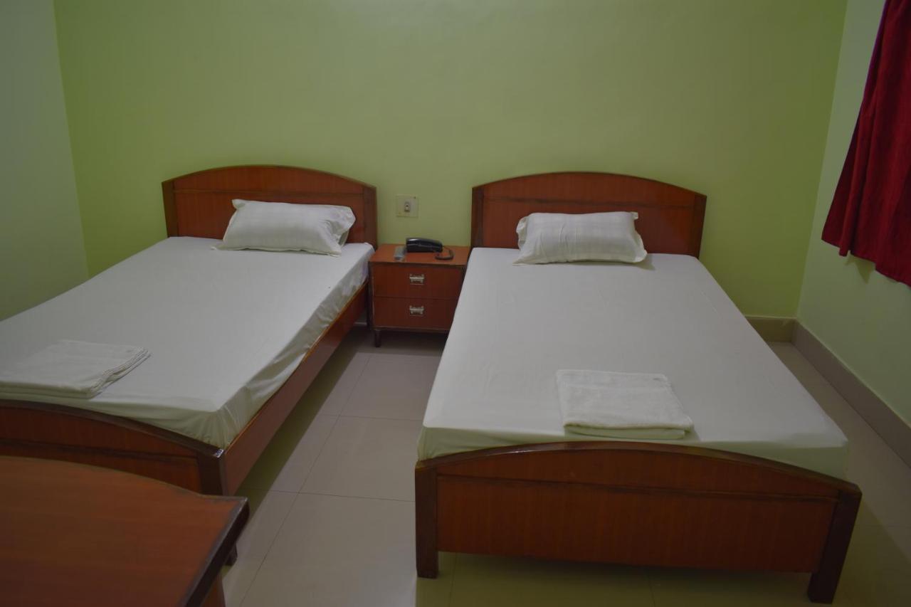 Hotel Diamond Plaza ราจกี ภายนอก รูปภาพ